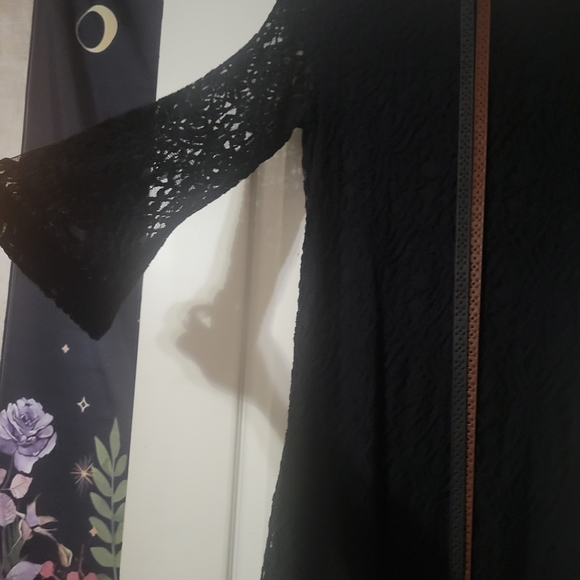 Black lace dress - Picture 2 of 2